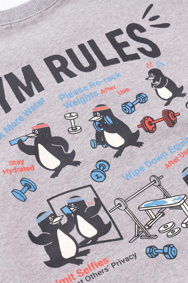 짐 룰즈 스웻셔츠 (스포츠 그레이)는 남녀 모두 착용 가능한 스포티하고 캐주얼한 스타일의 상의입니다. 피트니스, 겨울 데일리룩 등 다양한 TPO에 적합하며, 봄, 가을, 겨울 계절에 활용하기 좋습니다. 부드러운 면과 폴리에스테르 혼방 소재로 제작되어 흡습 및 속건 기능을 갖췄습니다. 두꺼운 두께감과 루즈핏 또는 레귤러핏으로 편안한 착용감을 제공하며, 라운드넥과 긴소매 디자인입니다. 삼중 바늘 스티치 공법과 짐 룰즈 텍스트, 러버 프린트가 앞면과 뒷면에 적용되어 퀄리티를 높였습니다.
