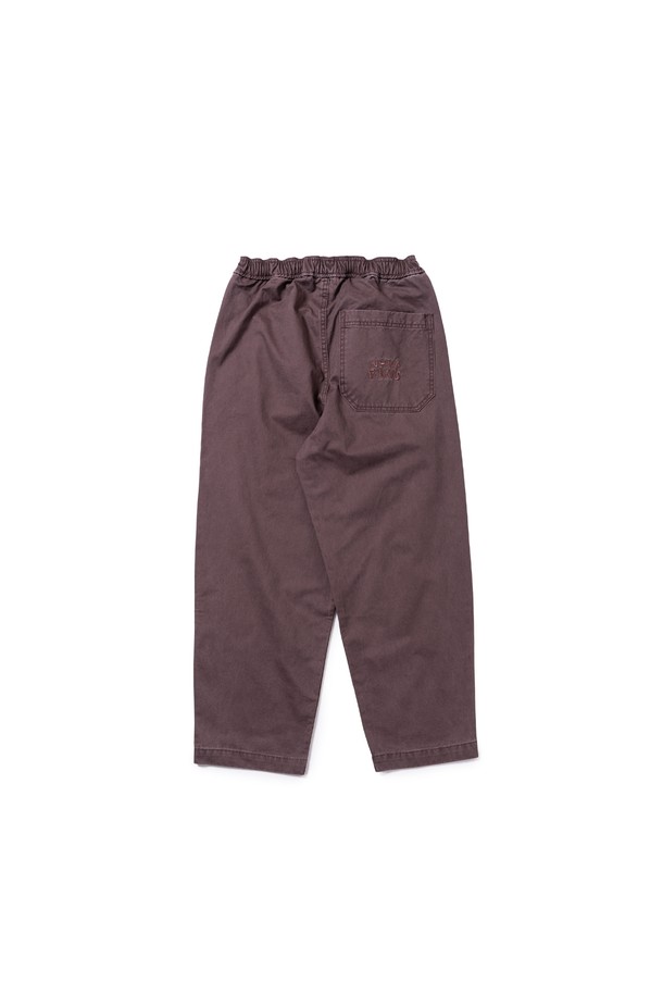 도그 워커 코튼팬츠 (버건디)는 남녀 모두 착용 가능한 캐주얼 코튼 팬츠입니다. 봄, 여름, 가을 세 계절에 걸쳐 활용 가능하며, 출근룩과 비즈니스 캐주얼에도 잘 어울립니다. 미니멀, 클래식 스타일을 선호하는 분들께 추천하며, 무지 디자인의 긴 기장으로 다양한 상의와 매치하기 좋습니다. 버건디 컬러로 세련된 분위기를 연출할 수 있습니다.
