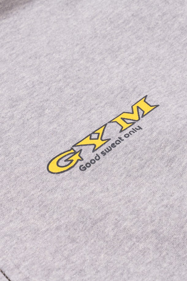 이글루 짐 후드집업 (스포츠 그레이)은 피트니스와 일상에서 모두 활용 가능한 남녀 공용 후드집업입니다. 봄, 가을에 적합하며, 레귤러핏에 두꺼운 두께감으로 제작되어 따뜻하고 편안한 착용감을 제공합니다. 부드러운 면과 폴리에스테르 혼방 소재로 흡습 및 속건 기능이 뛰어나 활동적인 움직임에도 쾌적함을 유지해 줍니다. 3바늘 스티치 공법과 러버 프린트 디테일이 돋보이는 스포티하고 캐주얼한 스타일의 후드집업입니다. 긴 소매와 레귤러 기장으로 다양한 스타일 연출이 가능합니다.
