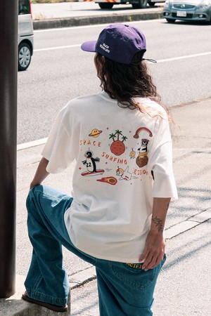 스페이스 서핑 반팔 티셔츠 (오프 화이트)