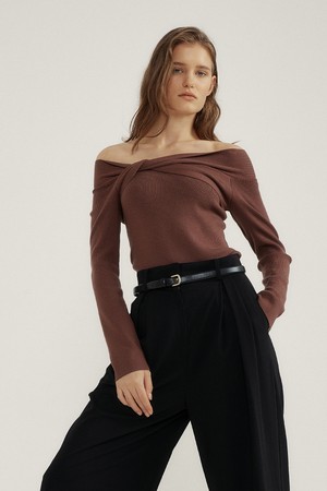 Drape Off-Shoulder Knit (brown)