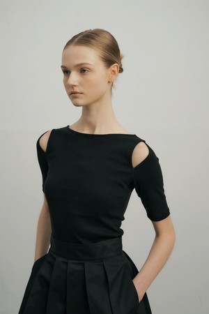 Boat neck hole Sleeves (black)