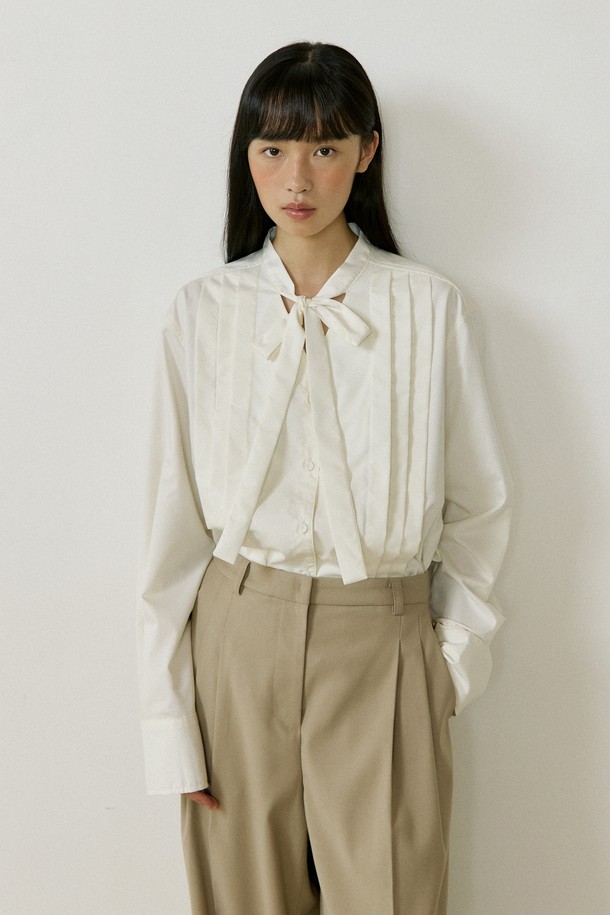 Lucir zu - 셔츠 / 블라우스 - Strap Tuck Shirt (cream)