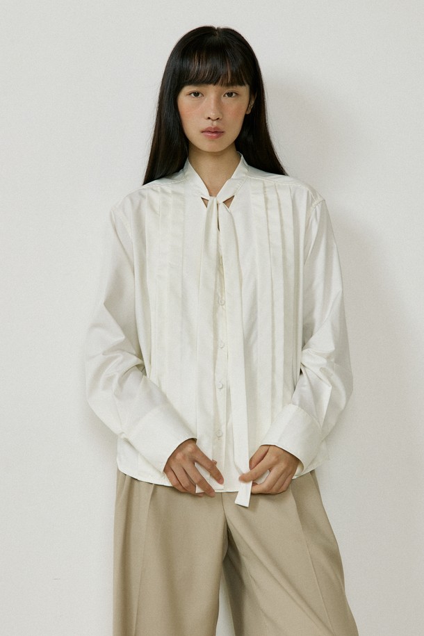 Lucir zu - 셔츠 / 블라우스 - Strap Tuck Shirt (cream)