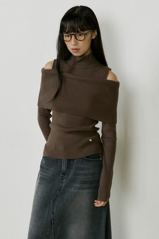 Lucir zu - 스웨터 - Overlap Turtleneck Knit (brown)