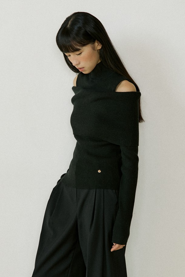 Lucir zu - 스웨터 - Overlap Turtleneck Knit (black)