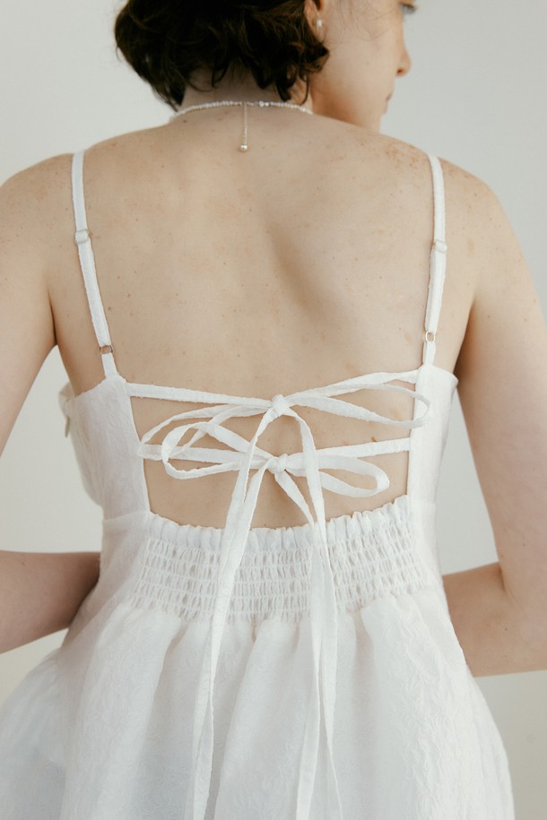 Lucir zu - 민소매 원피스 - Floral Jacquard One-piece (white)