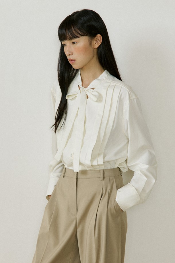 Lucir zu - 셔츠 / 블라우스 - Strap Tuck Shirt (cream)