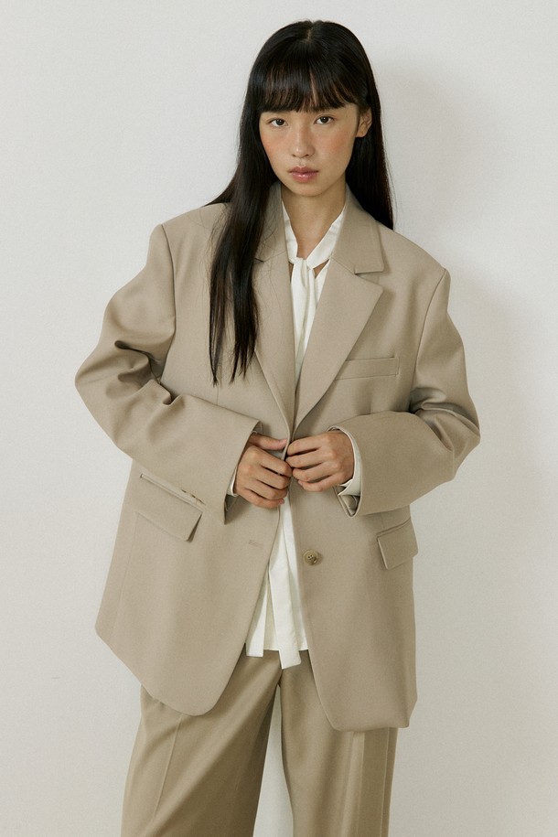 Lucir zu - 자켓 - Classic Two-Button Single Jacket (beige)