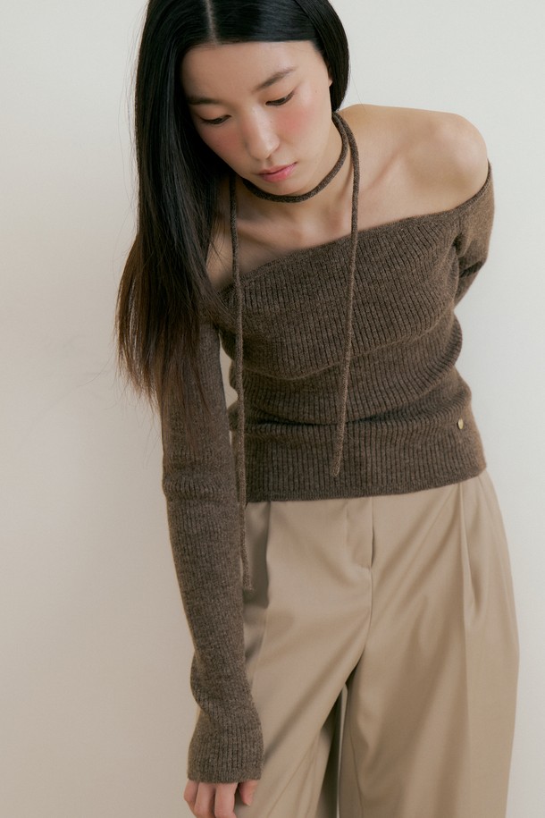 Lucir zu - 스웨터 - Wool Upper Strap knit (brown)