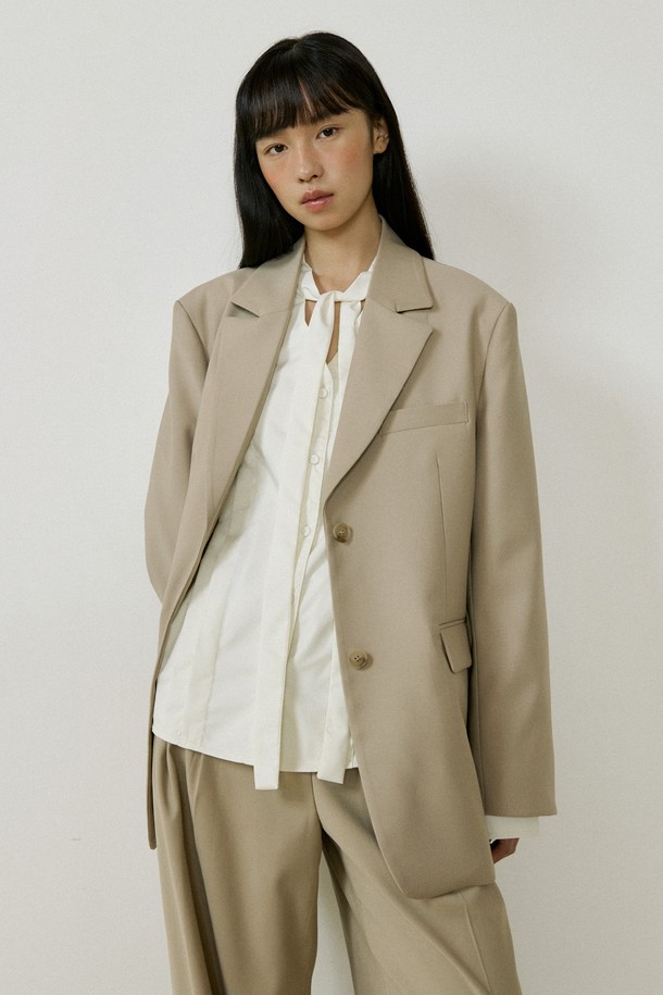 Lucir zu - 자켓 - Classic Two-Button Single Jacket (beige)