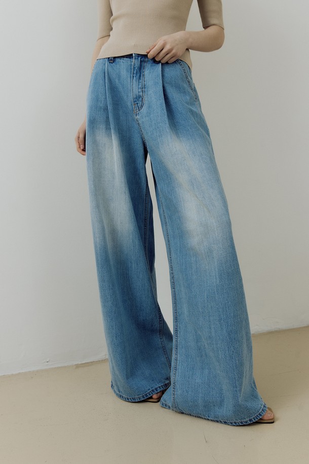 Pin tuck wide Denim Pants (blue)_Lucir zu - 코오롱몰