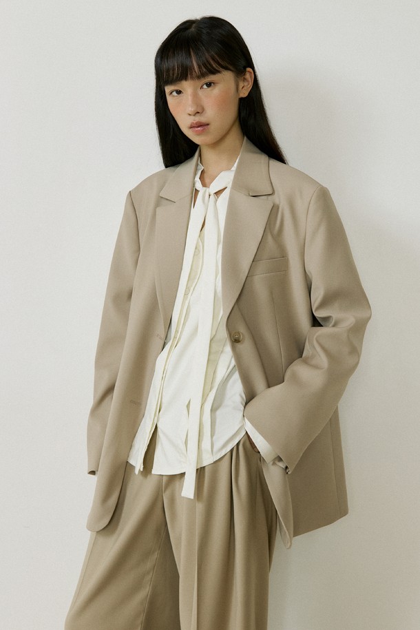 Lucir zu - 자켓 - Classic Two-Button Single Jacket (beige)