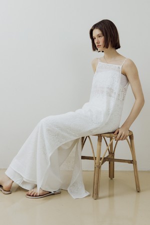 Puree Lace Sleeveless One-piece (white)