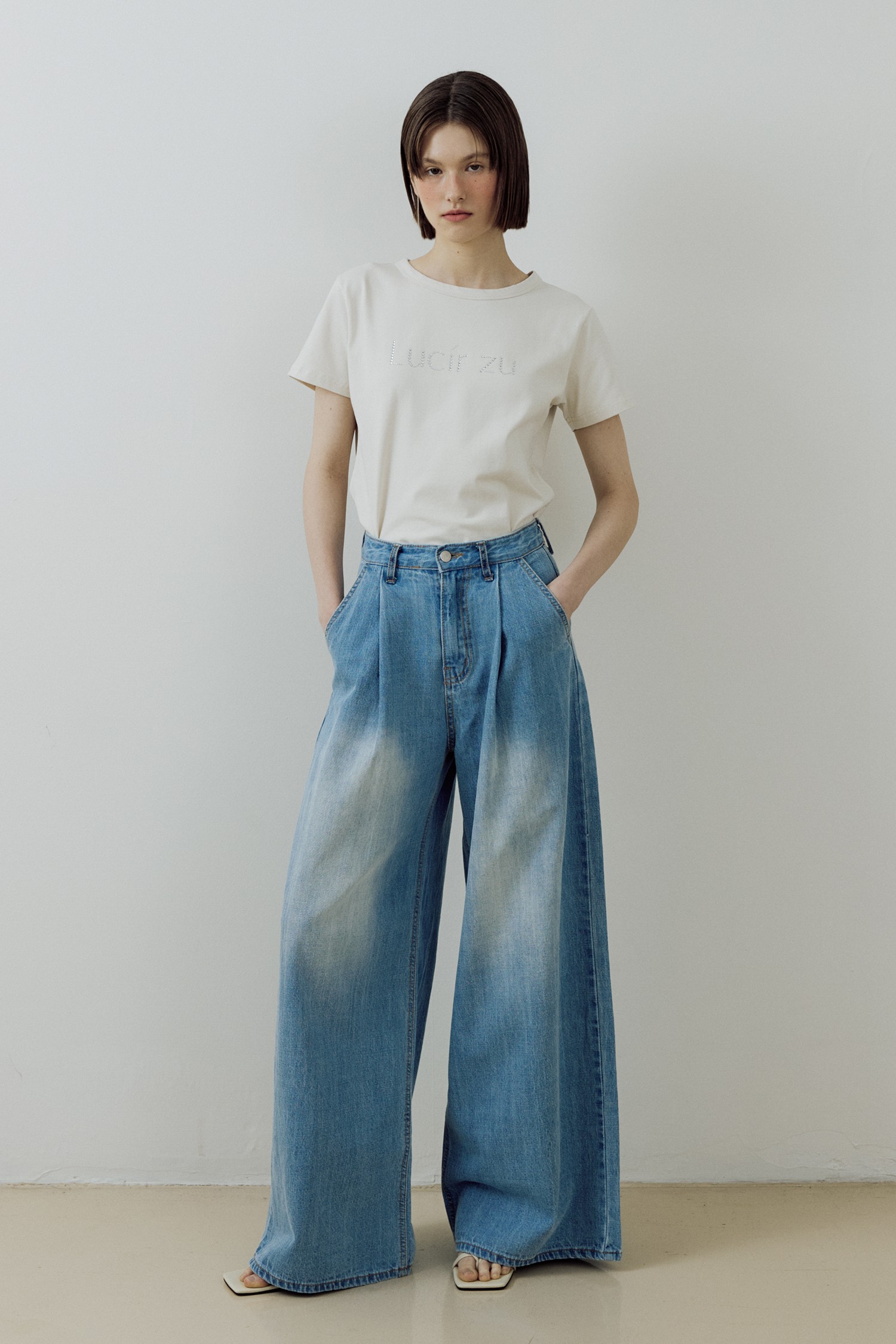 Pin tuck wide Denim Pants (blue)_Lucir zu - 코오롱몰