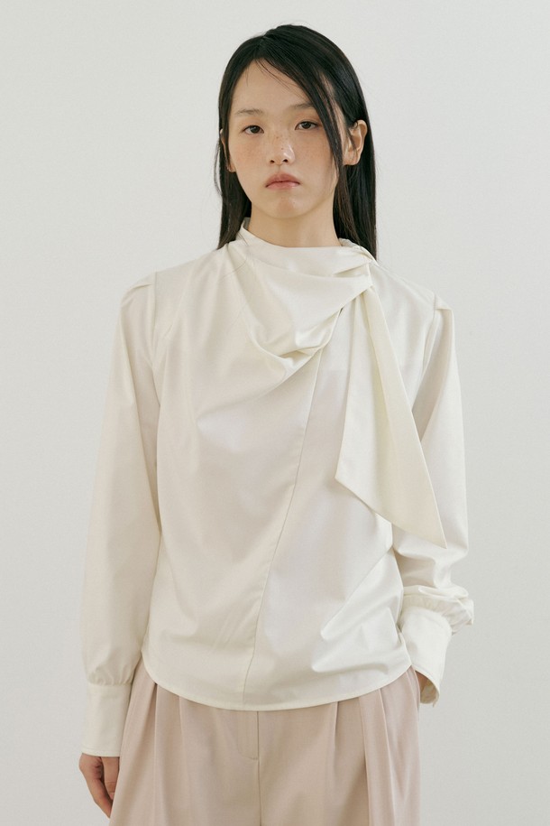 Lucir zu - 블라우스 - Drape Scarf Blouse (ivory)