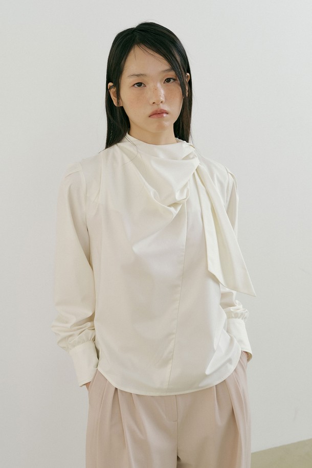 Lucir zu - 블라우스 - Drape Scarf Blouse (ivory)