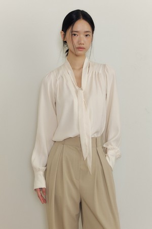 Soft Drape Tie-Neck V-Blouse (cream)