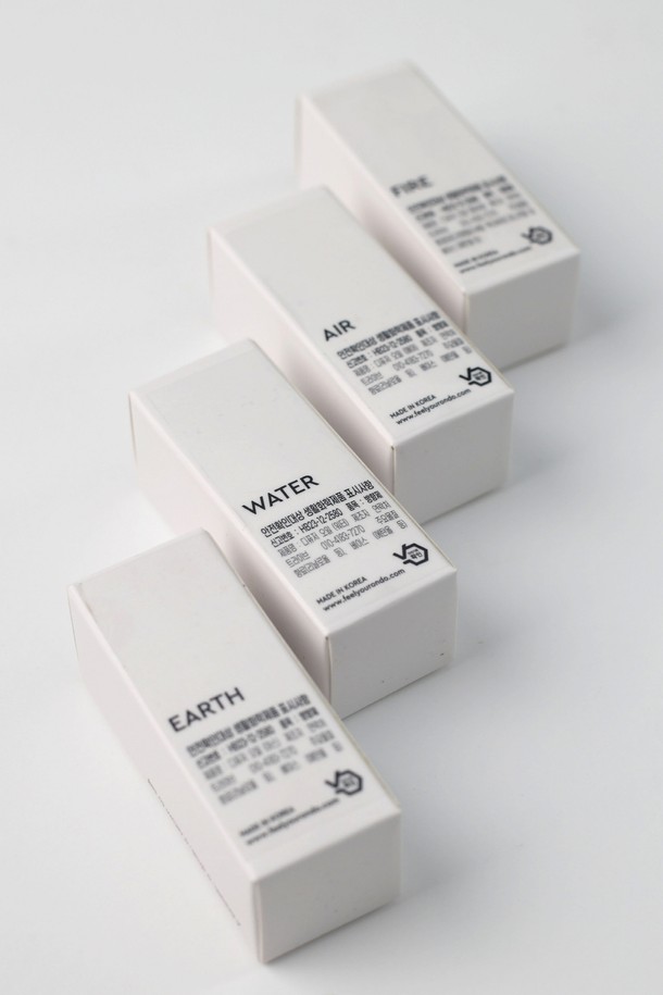 ONDO(온도) 스톤 디퓨저 오일 10ml입니다. 실내 방향 용도로 사용하며, 미니멀한 디자인과 블랙 용기가 특징입니다. 스톤 디퓨저용 리필 오일로, 10ml 용량입니다. 오일 타입으로, ONDO(온도) 브랜드 제품입니다. 패키지는 디퓨저 오일과 박스로 구성되어 있습니다.
