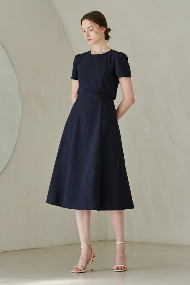 NOUVE - 반소매 원피스 - Round Neck Shirring Point Dress - Navy