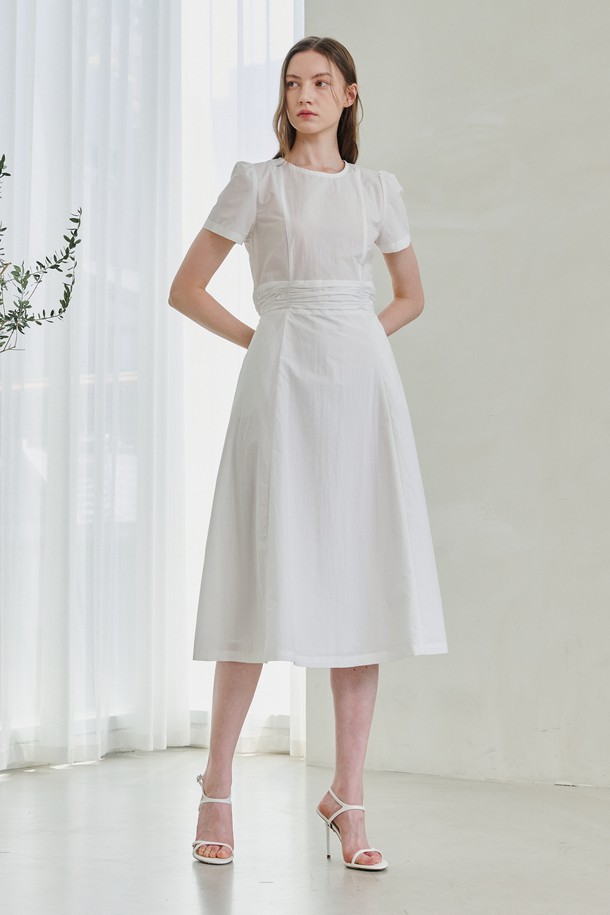 NOUVE - 반소매 원피스 - Round Neck Shirring Point Dress - White