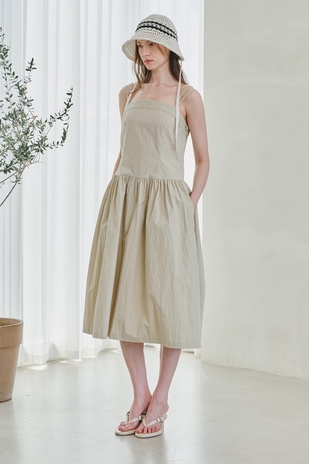 NOUVE - 반소매 원피스 - Bustier Low Waist Shirring Dress - Beige