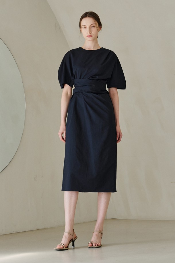 NOUVE - 반소매 원피스 - Drape Waist Tie Dress - Navy