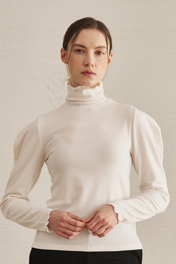 NOUVE - 긴소매 티셔츠 - Puff Sleeve Turtleneck T-Shirs - White