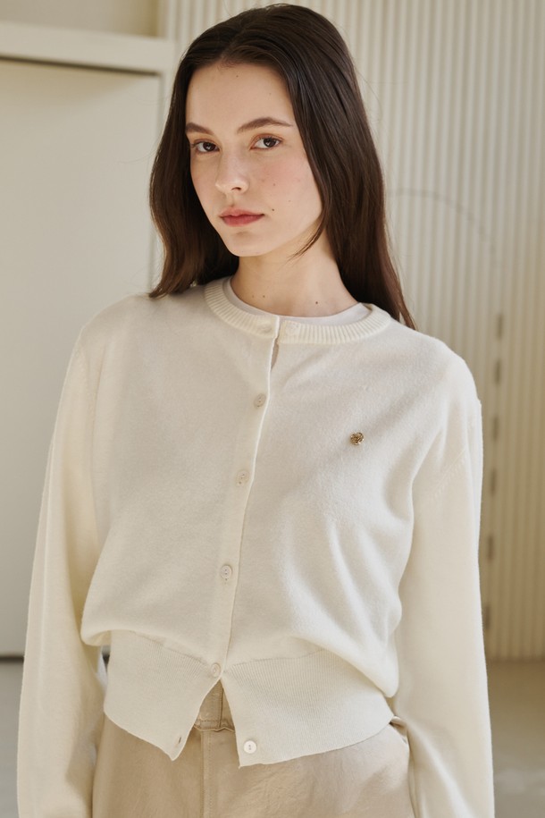 NOUVE - 가디건 - 라운드 넥 클래식 가디건 - 아이보리 / Round Neck Classic Cardigan - Ivory