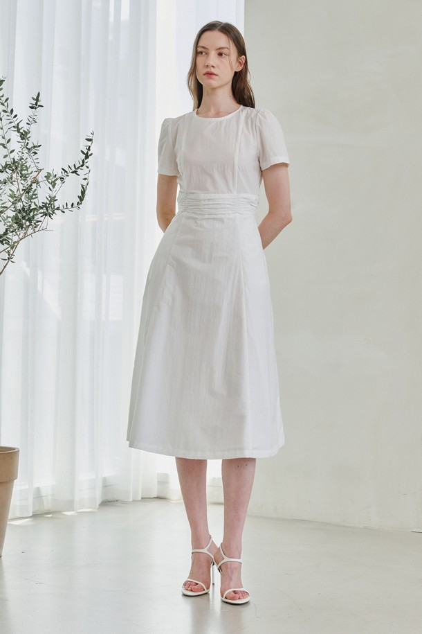 NOUVE - 반소매 원피스 - Round Neck Shirring Point Dress - White