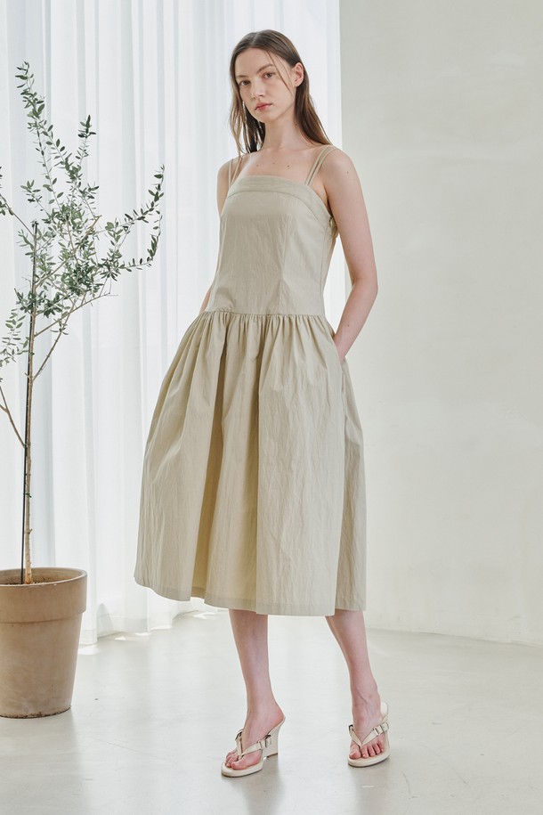NOUVE - 반소매 원피스 - Bustier Low Waist Shirring Dress - Beige