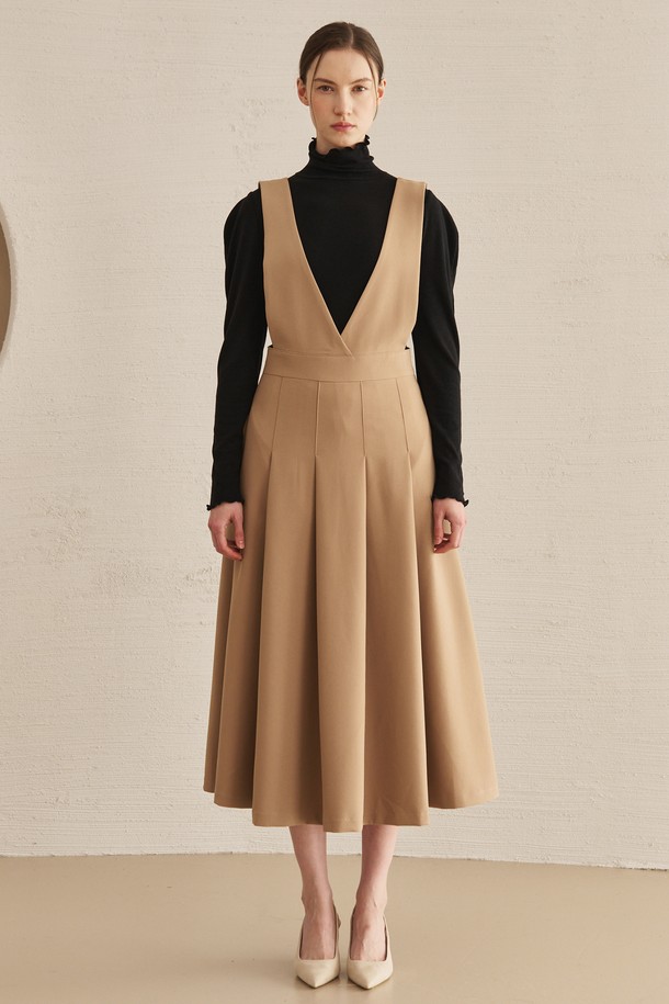 NOUVE - 민소매 원피스 - V- Neck Sleeveless Flare Dress - Beige