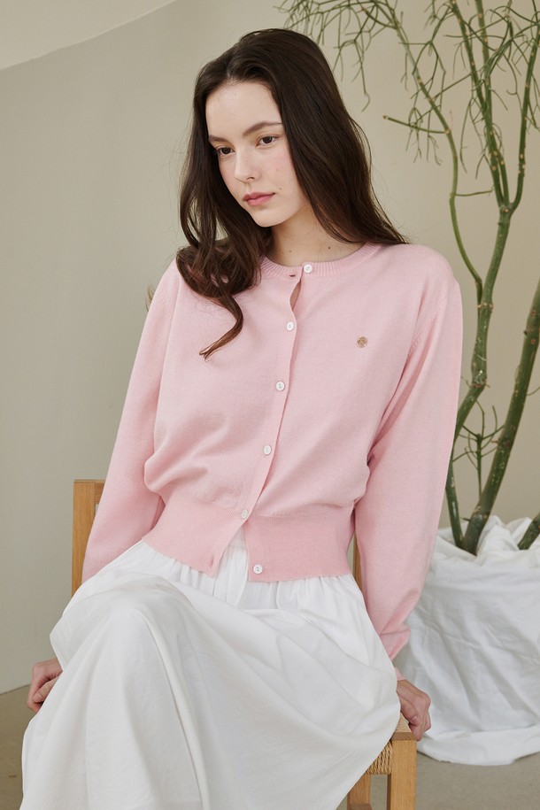 NOUVE - 가디건 - 라운드 넥 클래식 가디건 - 핑크 / Round Neck Classic Cardigan - Pink