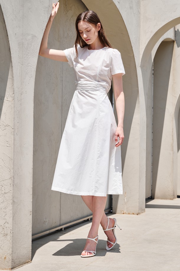 NOUVE - 반소매 원피스 - Round Neck Shirring Point Dress - White