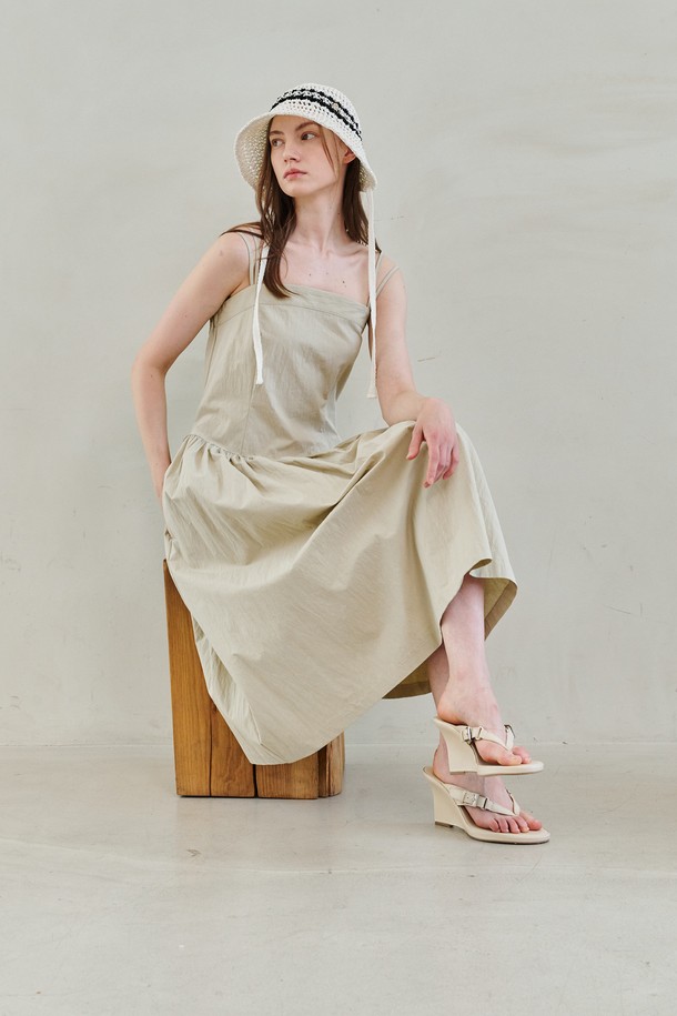 NOUVE - 반소매 원피스 - Bustier Low Waist Shirring Dress - Beige