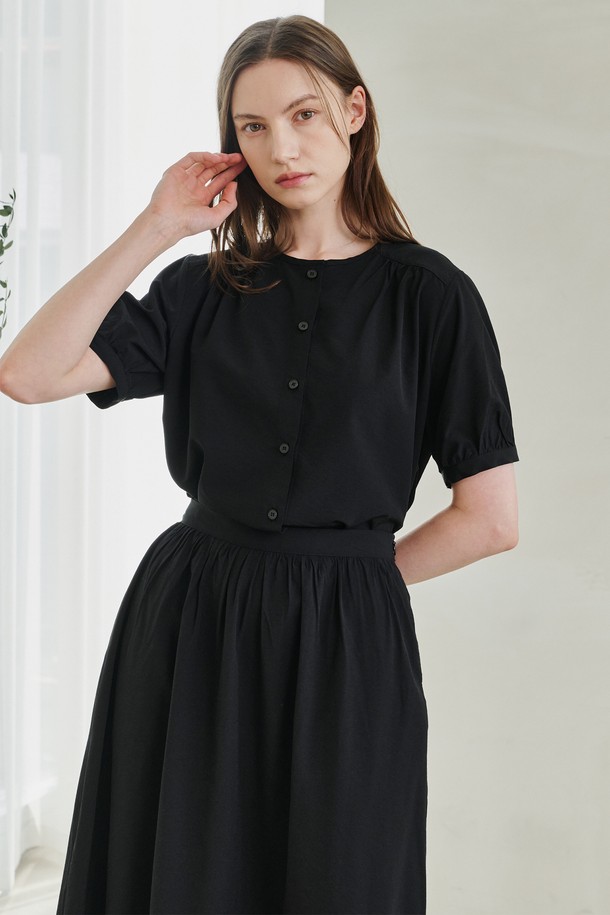 NOUVE - 블라우스 - Round Neck Shirring Blouse Set Up - Black