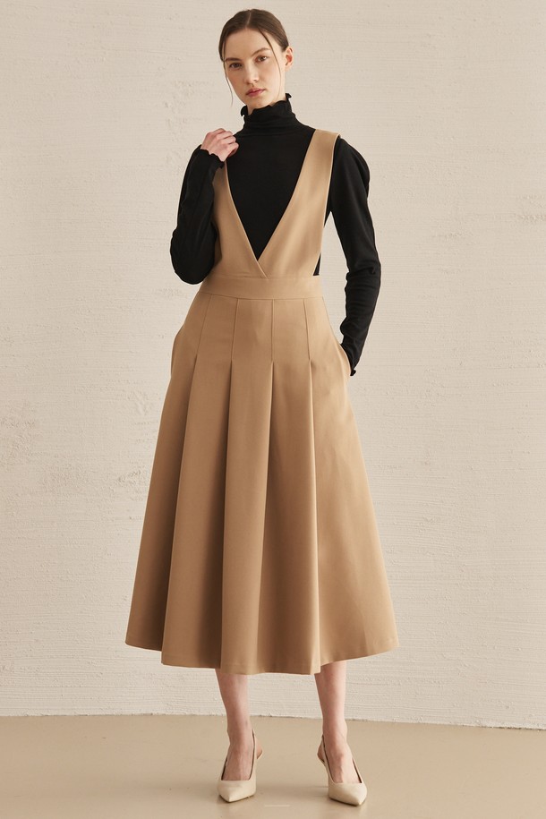 NOUVE - 민소매 원피스 - V- Neck Sleeveless Flare Dress - Beige