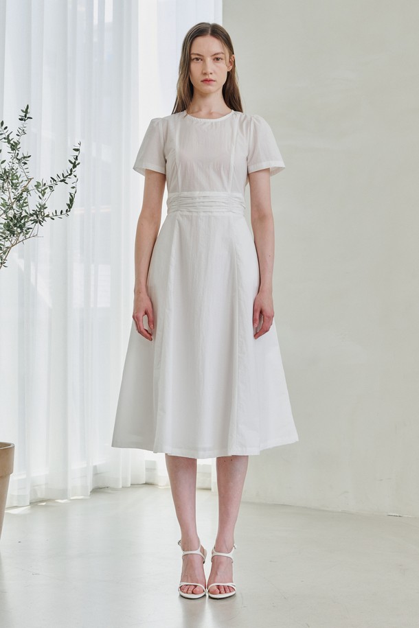 NOUVE - 반소매 원피스 - Round Neck Shirring Point Dress - White