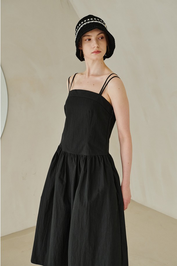 NOUVE - 반소매 원피스 - Bustier Low Waist Shirring Dress - Black