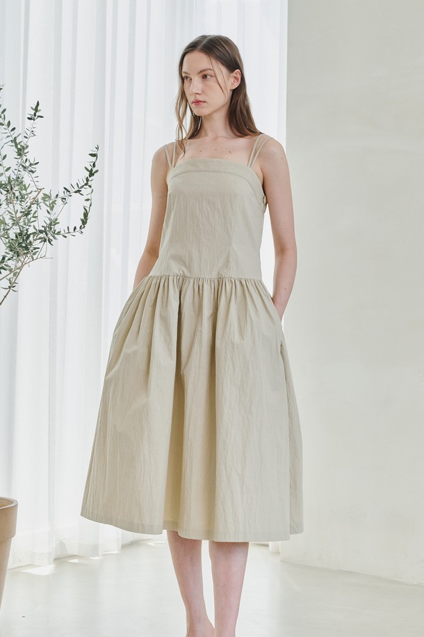NOUVE - 반소매 원피스 - Bustier Low Waist Shirring Dress - Beige