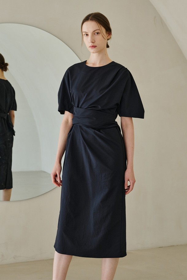 NOUVE - 반소매 원피스 - Drape Waist Tie Dress - Navy