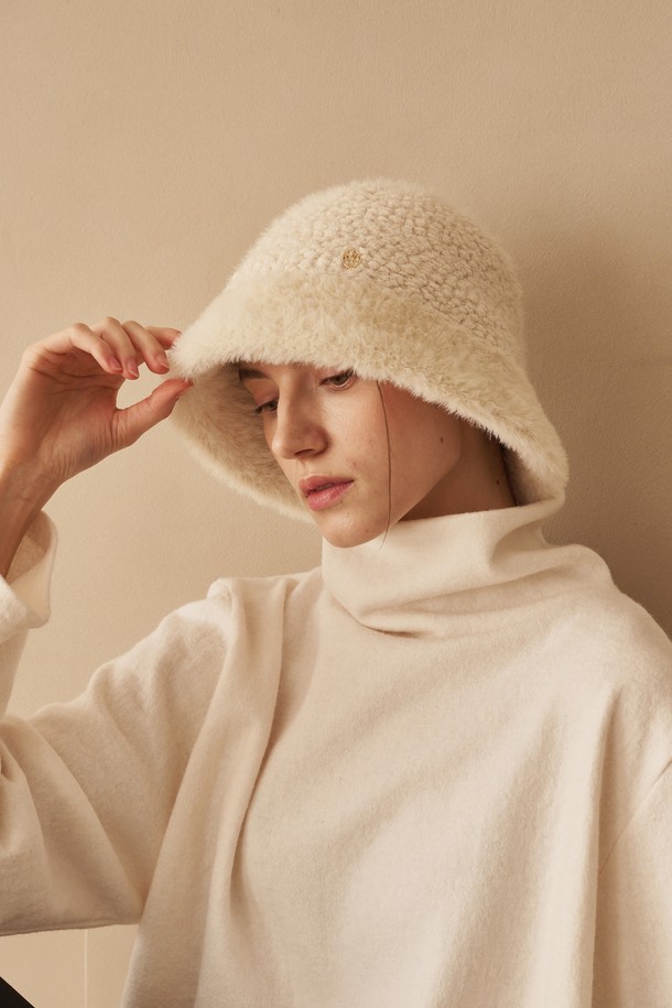 NOUVE - 모자 - Boucle Fur Bucket Hat - Ivory