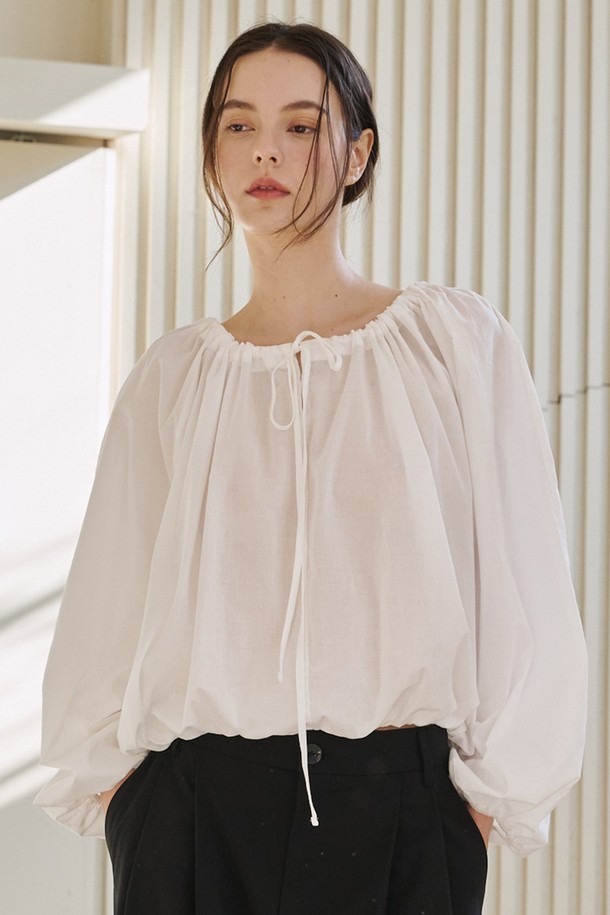 NOUVE - 블라우스 - 벌룬 셔링 블라우스 - 아이보리 / Balloon Shirring Blouse - Ivory