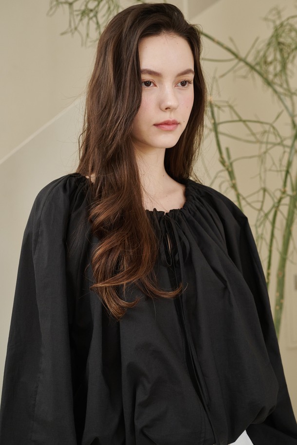 NOUVE - 블라우스 - 벌룬 셔링 블라우스 - 블랙 / Balloon Shirring Blouse -Black