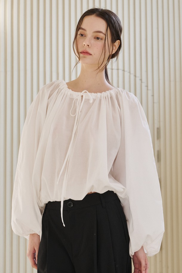 NOUVE - 블라우스 - 벌룬 셔링 블라우스 - 아이보리 / Balloon Shirring Blouse - Ivory