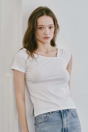 언발 오프숄더 티셔츠 - 화이트 / Unbal Off Shoulder T-Shirts - White