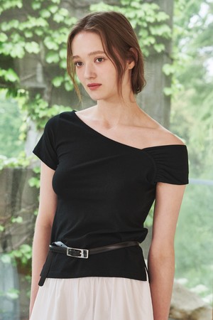 언발 오프숄더 티셔츠 - 블랙 / Unbal Off Shoulder T-Shirts - Black