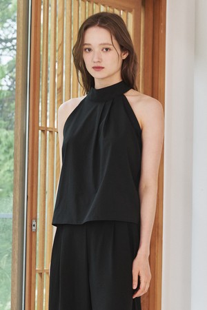 홀터 투턱 블라우스 - 블랙 / Holter Two Tuck Blouse - Black