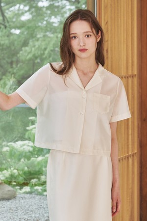 노치드 카라 크롭 블라우스 - 크림 / Notched Collar Crop Blouse - Cream