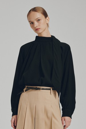 투턱 스카프 블라우스 - 블랙 / Two Tuck Scarf Blouse - Black